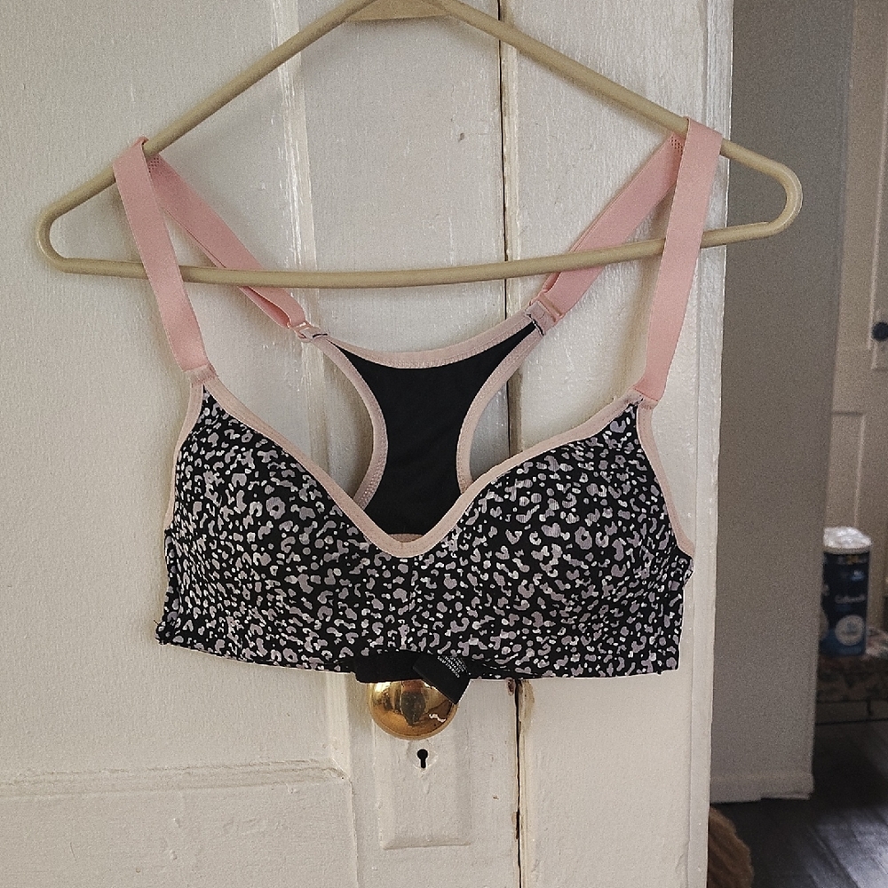 Pro Player Performance Sports Bra | M - Supportive & Stylish for Workouts